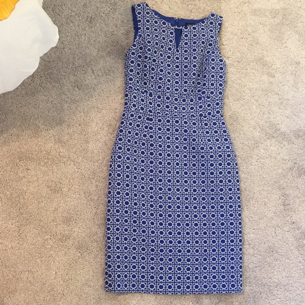 Tahari work dress. Size 2.  Worn about 3–4times.